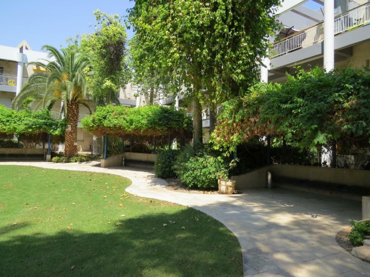 Royal Park- Magical Garden Apartment Eilat Exterior foto